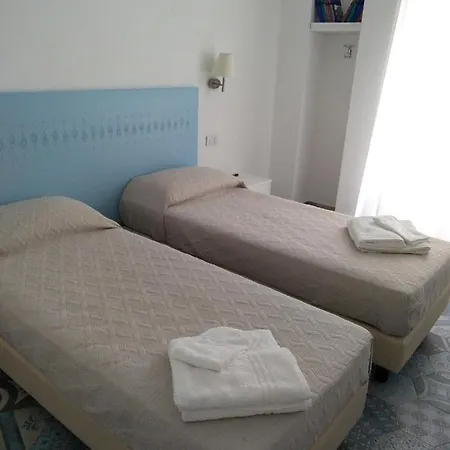 Dandana Inn *